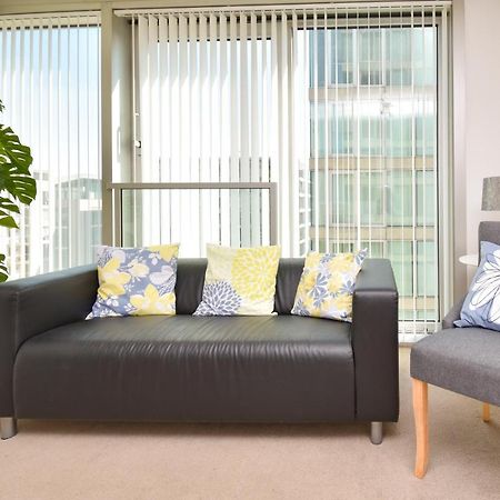 Milton Keynes Hub - Prime Location, Free Underground Parking Apartment Bagian luar foto