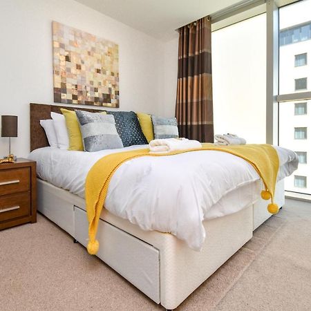 Milton Keynes Hub - Prime Location, Free Underground Parking Apartment Bagian luar foto