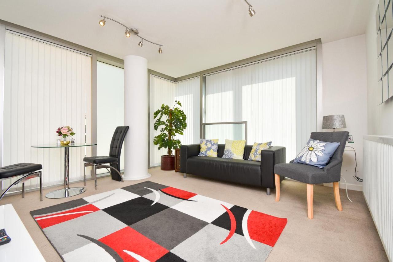 Milton Keynes Hub - Prime Location, Free Underground Parking Apartment Bagian luar foto