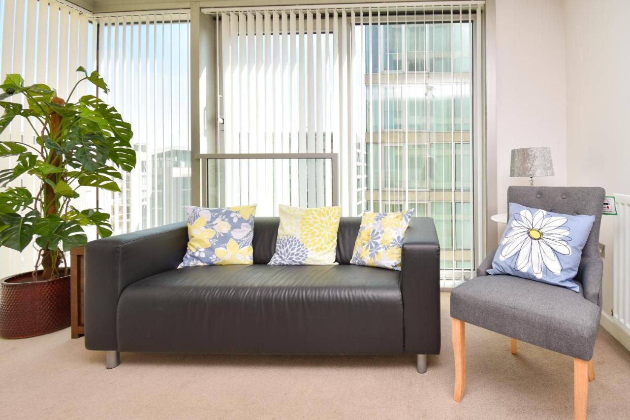 Milton Keynes Hub - Prime Location, Free Underground Parking Apartment Bagian luar foto