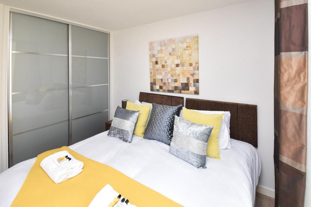 Milton Keynes Hub - Prime Location, Free Underground Parking Apartment Bagian luar foto