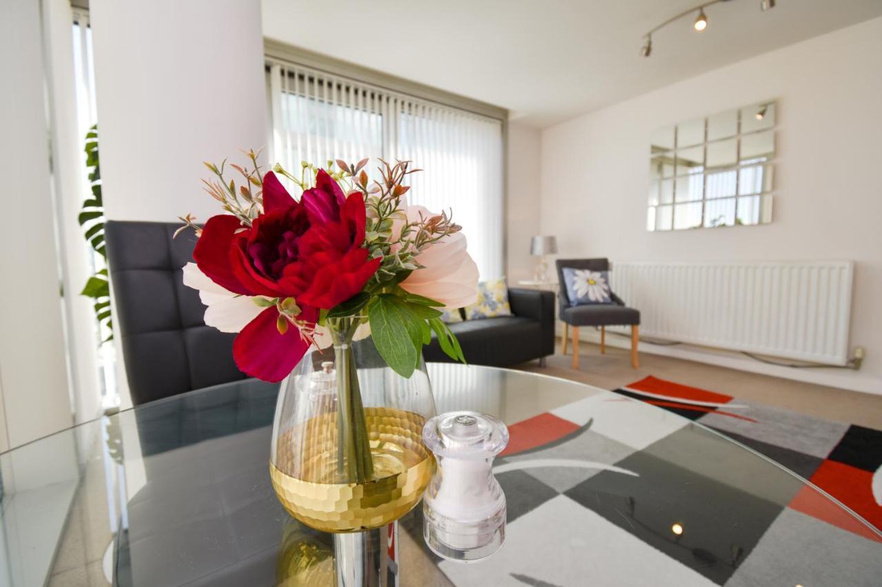 Milton Keynes Hub - Prime Location, Free Underground Parking Apartment Bagian luar foto