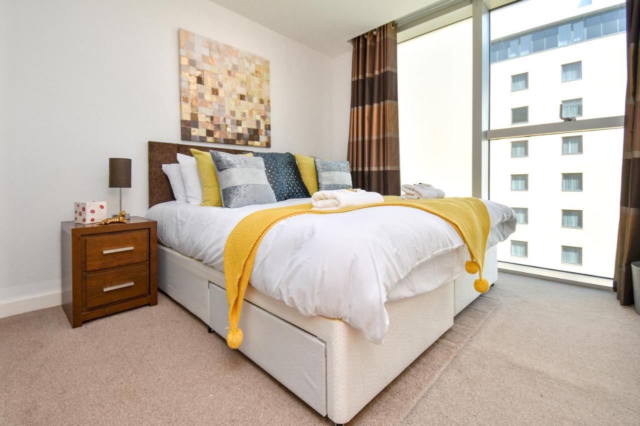 Milton Keynes Hub - Prime Location, Free Underground Parking Apartment Bagian luar foto