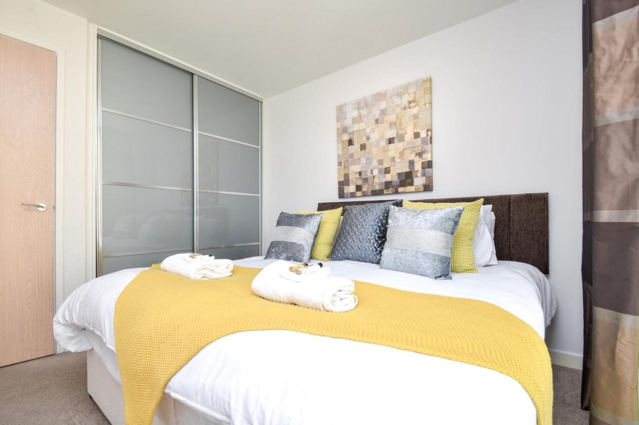 Milton Keynes Hub - Prime Location, Free Underground Parking Apartment Bagian luar foto