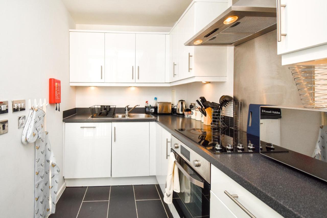 Milton Keynes Hub - Prime Location, Free Underground Parking Apartment Bagian luar foto